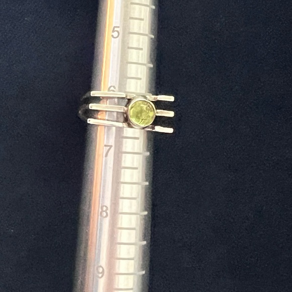 Delong Sterling silk ring with lime green semi-precious stone - Picture 6 of 8